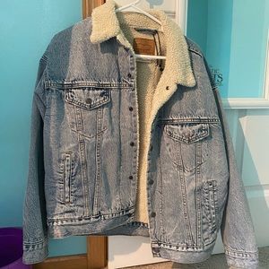 Never worn before Levi’s Dad Trucker Jacket
